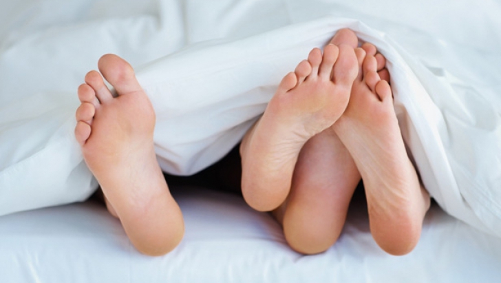 Intervalul optim la care ar trebui începută viaţa sexuală este între 18 şi 22 de ani, şi la fete, şi la băieţi, când ambii sunt maturizaţi fizic.