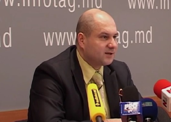 "Это уже стало традицией — в конце июля отправлять Парликова в отставку".