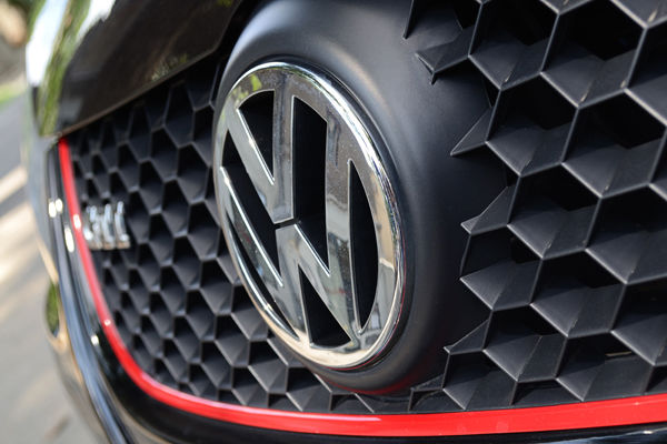 Всего так называемый "выхлопной скандал" коснулся около 11 млн автомобилей Volkswagen по всему миру.