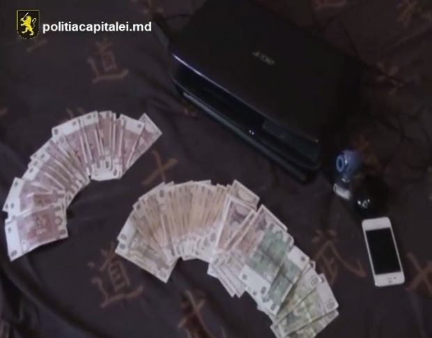Pe moment, doi dintre ei sunt cercetaţi penal în stare de libertate, iar ceilalţi doi au fost reţinuţi pe un termen de 72 de ore.