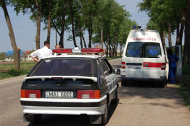Poliţia Rutieră va informa şoferii despre prevederile Regulamentului circulaţiei rutiere. Foto: expresul.com