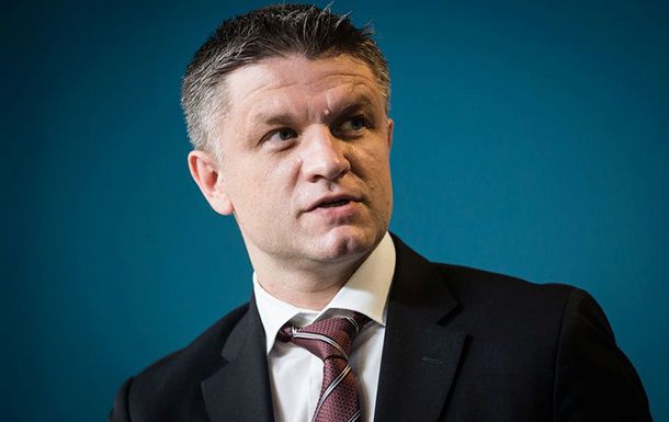 В мае 2014 г. между Украиной и ЕС был подписан контракт по развитию государства.