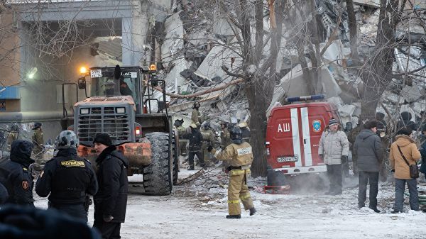 Разбор завалов не прекращается ни на минуту. 
