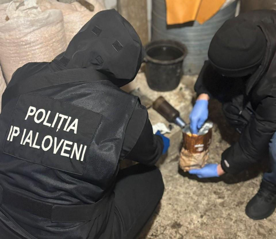 Patru persoane suspectate de consum de droguri, reținute la Ialoveni.