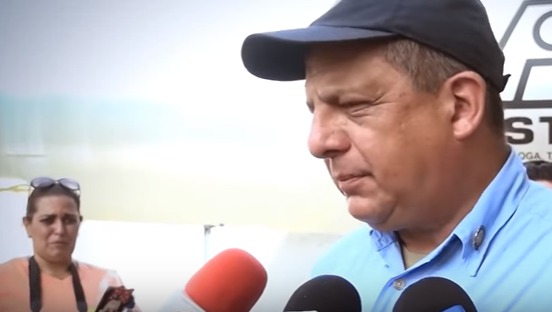„Am mâncat-o” :Președintele Costăi Rica a înghițit o viespe în timpul unui interviu. Foto: captură video