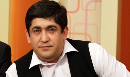 Corneliu Botgros ne-a dezvăluit că, deși căsnicia sa cu Adriana Ochișanu nu a mai mers, el încă mai crede în iubire. 