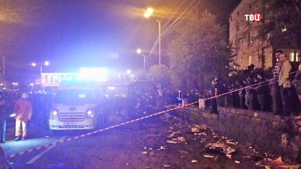 В центре Еревана произошел взрыв в ресторане.