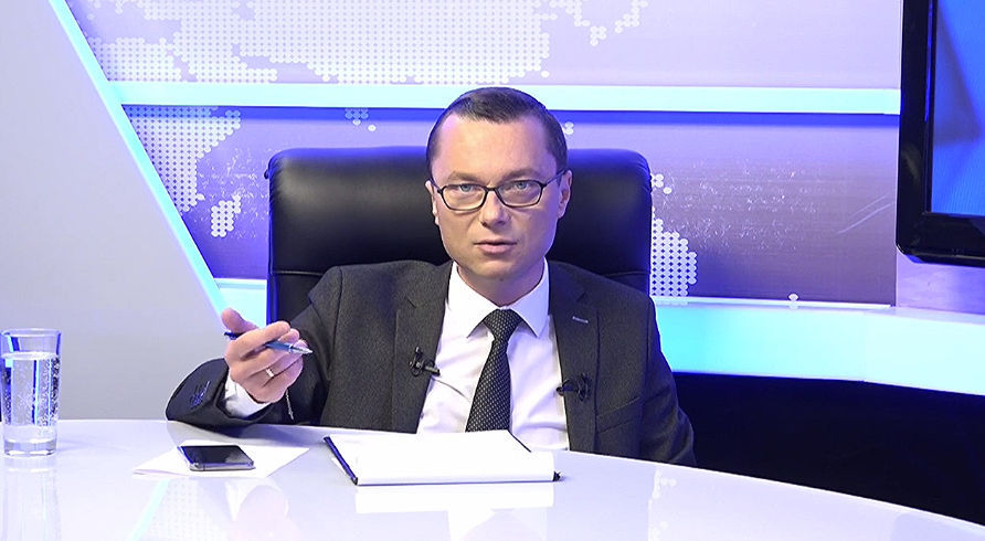 Ведущий программы Puterea a patra на телеканале N4 Георге Гонца.