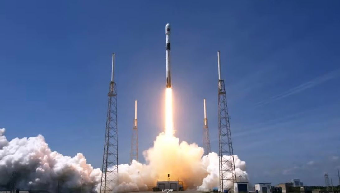 SpaceX вывела на орбиту европейский телескоп для изучения темной материи.
