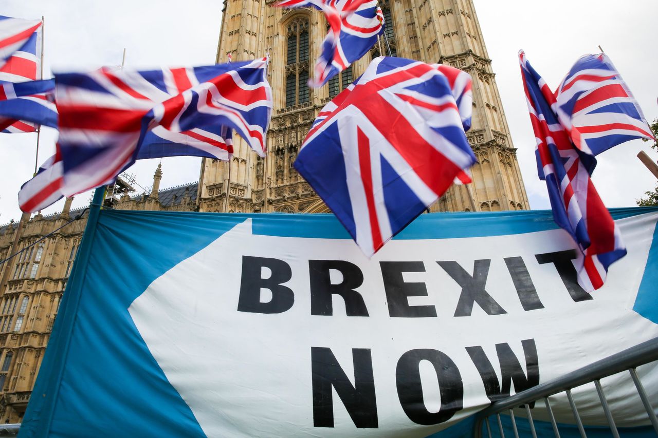 Британия и Евросоюз не успели завершить переговоры по Brexit.