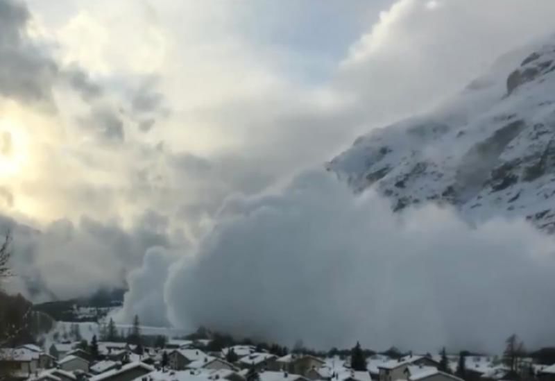 România: Turiști prinși de avalanşă în Munţii Făgăraş