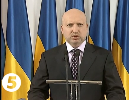 Турчинов также сообщил, что защита восточной границы Украины усилена.