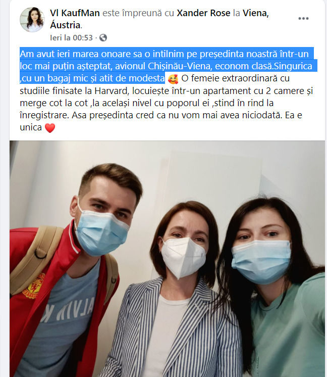 Девушка сфотографировалась с Санду в самолете в Вену.