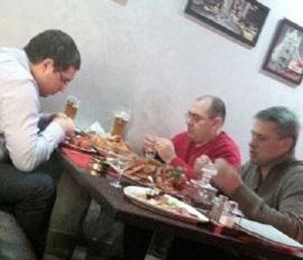 După alegerile parlamentare din 30 noiembrie, șase deputați din fracțiunea PCRM vor părăsi partidul și vor adera la o nouă formațiune politică, „Partidul Nostru”, proiectul politic al lui Renato Usatîi, neînregistrat de Ministerul Justiției.