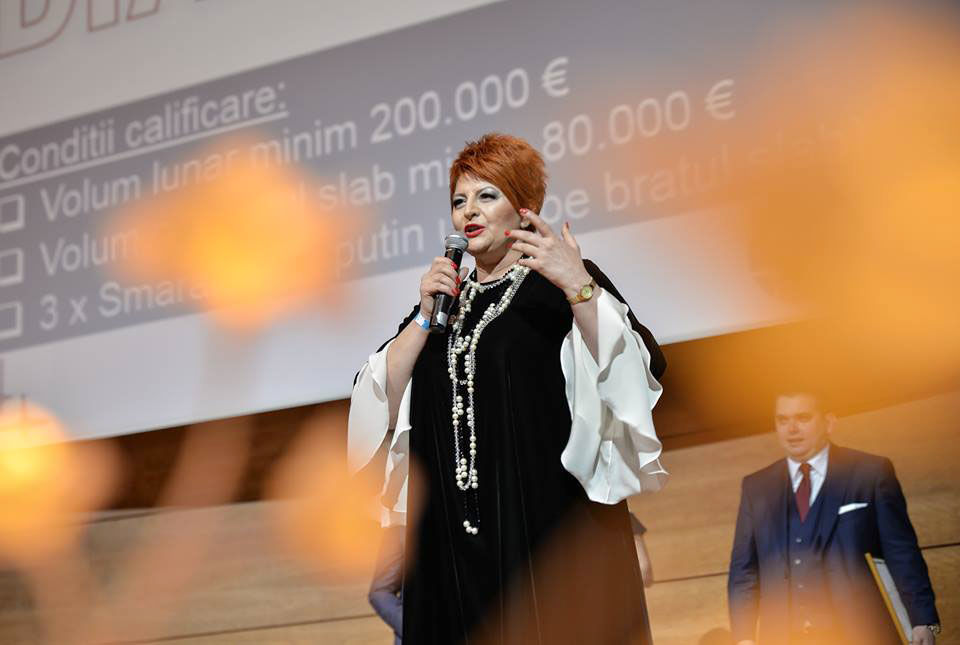 Lilia Scutaru are statut de diamant în rețeaua piramidală OneCoin. Foto: Facebook/IulianD.Cimbala