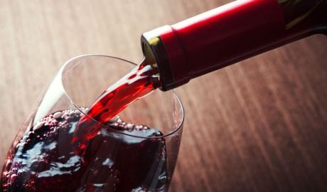 Consumul de vin poate reduce riscul bolilor cardiovasculare.