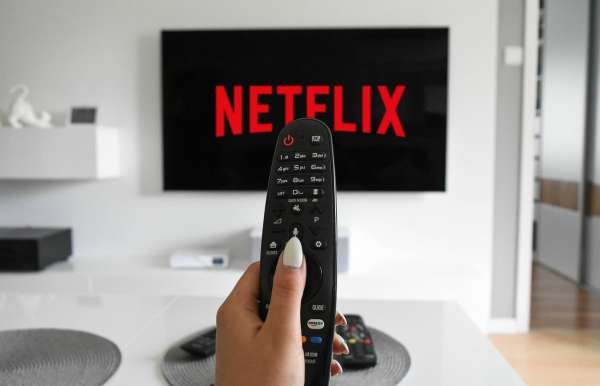 Netflix пообещала подписчикам выход нового фильма каждую неделю в 2021 году.