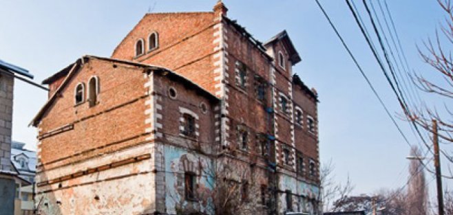 За двадцать лет никто ничего так и не предпринял для реставрации исторического здания. 