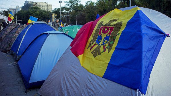 Протестующие утеплились и согревались горячим чаем. Фото: ria.ru