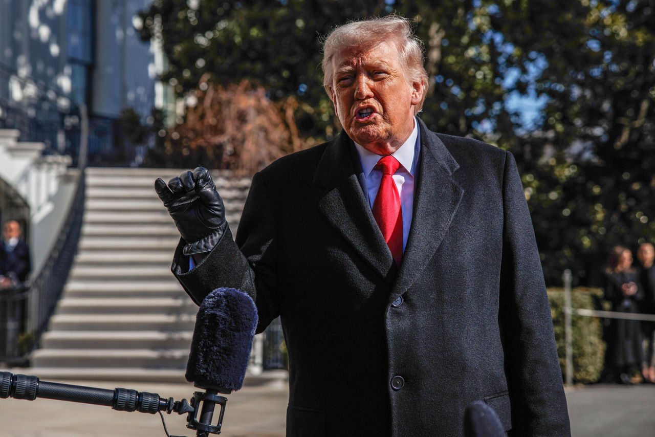 Трамп продлил разрешение на задержание следующих на Кубу судов.