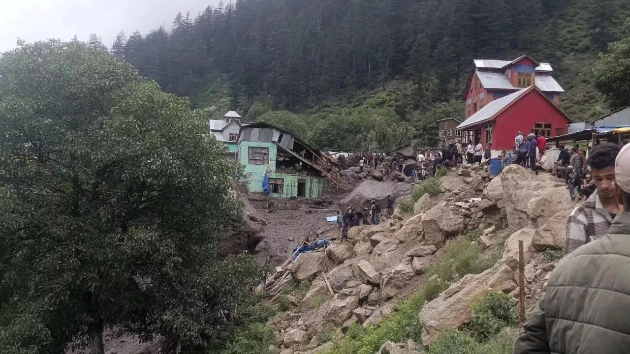 Peste 30 de persoane au murit în urma inundațiilor din Kashmir.