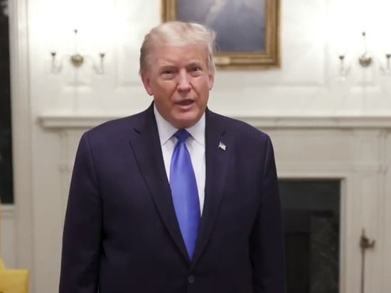 Трамп опубликовал первое видеообращение после заражения COVID-19.