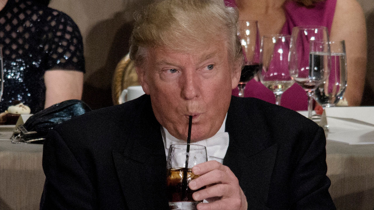 Donald Trump este convins că băuturile carbogazoase dietetice ucid celulele canceroase.