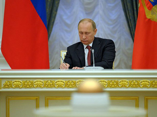 Путин подписал закон, от которого могут пострадать бизнесмены Москвы и Петербурга.