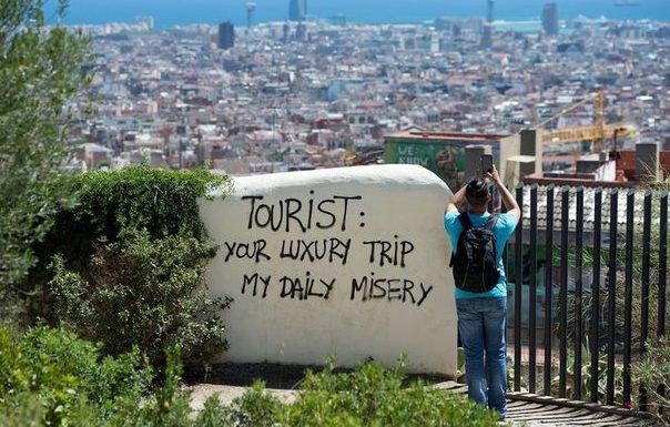 Oraşul unde localnicii aruncă cu ouă în turişti. Foto: independent.md