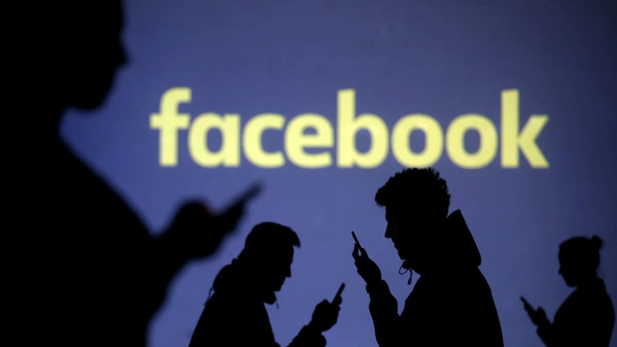 Facebook и Google разрешили сотрудникам работать из дома до конца года.