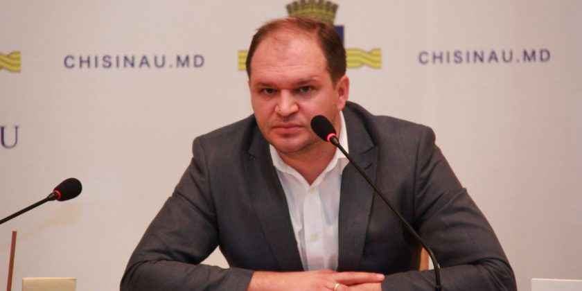 Consilierul municipal din partea PSRM și purtătorul de cuvânt al președintelui țării, Ion Ceban. 