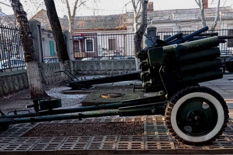 В Военном музее выставлена уникальная реактивная пусковая установка.