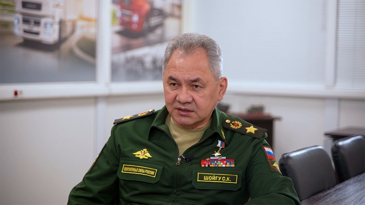 Шойгу: Войска РФ будут применять кассетные боеприпасы в ответ на их поставку Украине.