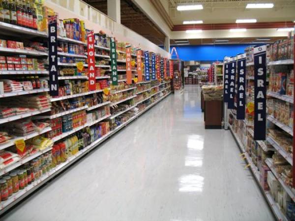 Conaționalii noștri de peste hotare continuă să ne surprindă. Trei moldoveni au furat dintr-un supermarket din Italia 15 kilograme de dulciuri.