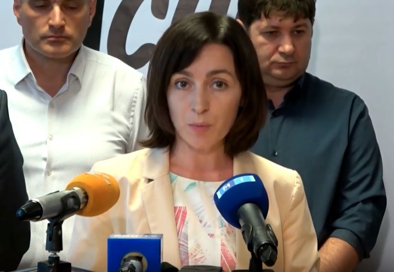 Санду назвала “стыдом и пощечиной” отказ переименовать госязык в Молдове на румынский.