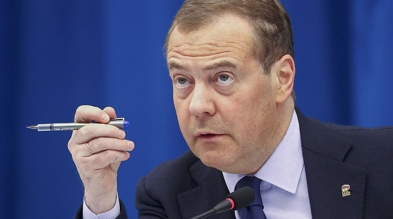 Медведев: У России не осталось других вариантов, кроме уничтожения Зеленского.