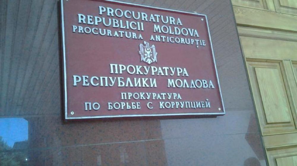 Прокурора, задержанного за взятку в 1500 евро, отстранили от должности.