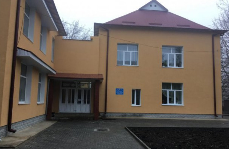 Школу в Штефан-Водэ отремонтировали при поддержке партнеров из Брашова.