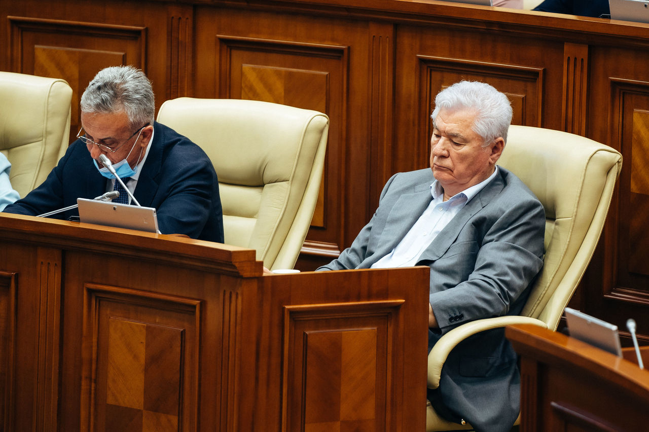 Воронин не голосовал за снятие иммунитета с Шора по одному из запросов.
