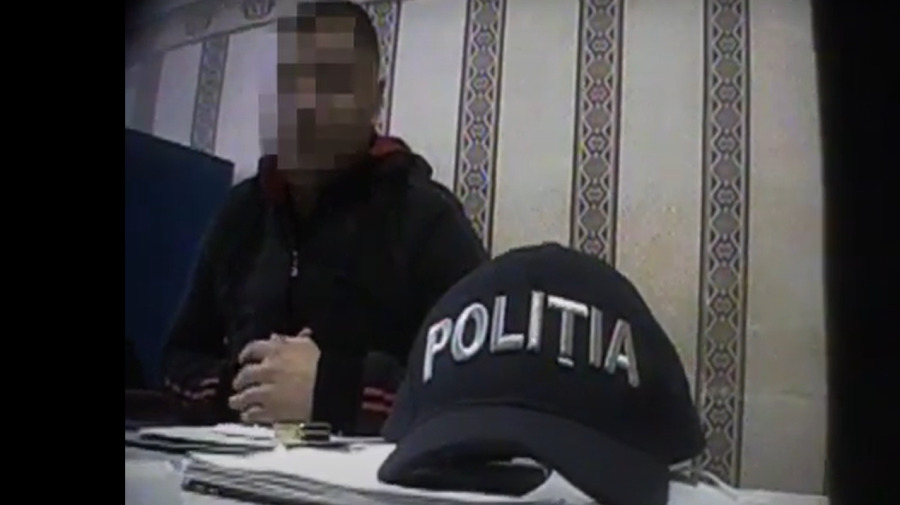 В столице полицейского задержали за взятку в 1000 евро.