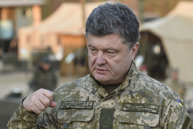 Порошенко повысил расходы на ВСУ в 2017 году.