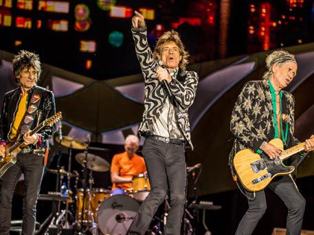 Музыканты легендарной рок-группы Rolling Stones, гастролирующие по Южной Америке, взяты под круглосуточную вооруженную охрану.