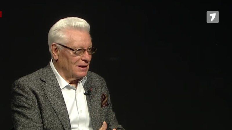 Петру Лучинскому сделали прививку вакциной Sputnik V.