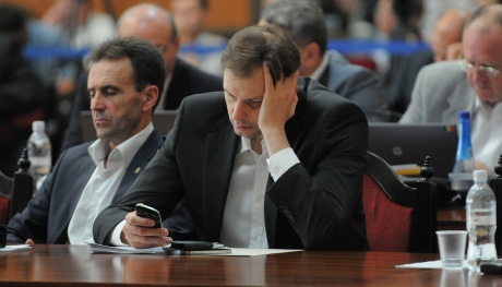За 4 года парламентской деятельности сын экс-президента приобрел 3 шикарных автомобиля.