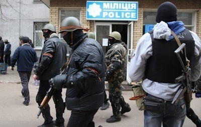 Вместо украинских телеканалов сепаратисты распорядились начать трансляцию российских телеканалов.