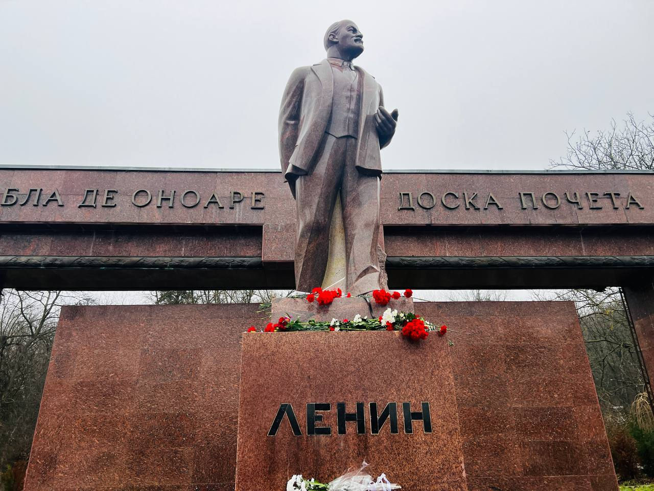 Минкульт о советских памятниках: Тема чувствительная и требует особого подхода.