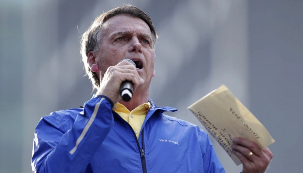 Bolsonaro, obligat să poarte brățară electronică, intenționează să ajungă la un acord cu Trump.