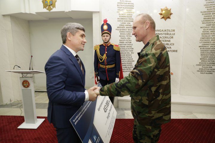 Trei veterani de război au primit apartamente în municipiul Chișinău