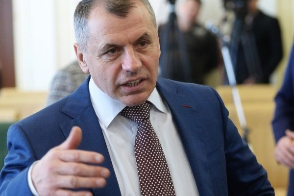 Константинов отметил, что не против изучения иностранных языков в принципе.