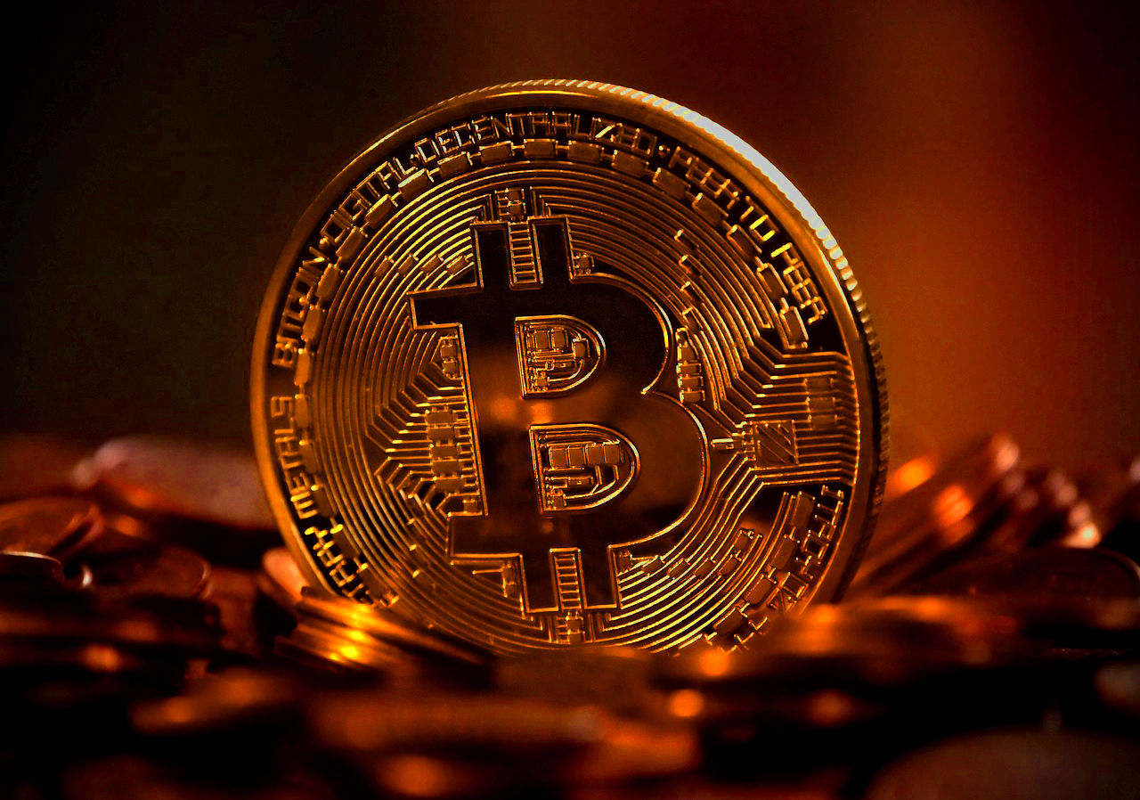 Утром во вторник курс биткоина опускался в цене до $6100.